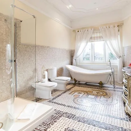 Berwick 4* Almondsbury
